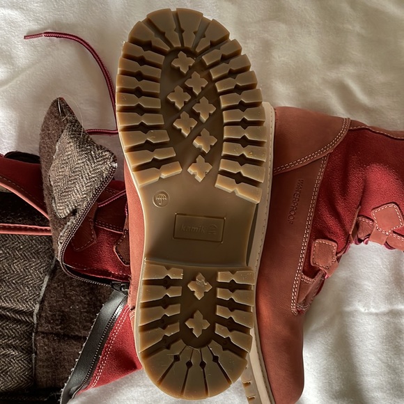 NEW w/out Tags, Kamik Girl’s Waterproof Boots, Size 3, Maroon - Picture 6 of 7